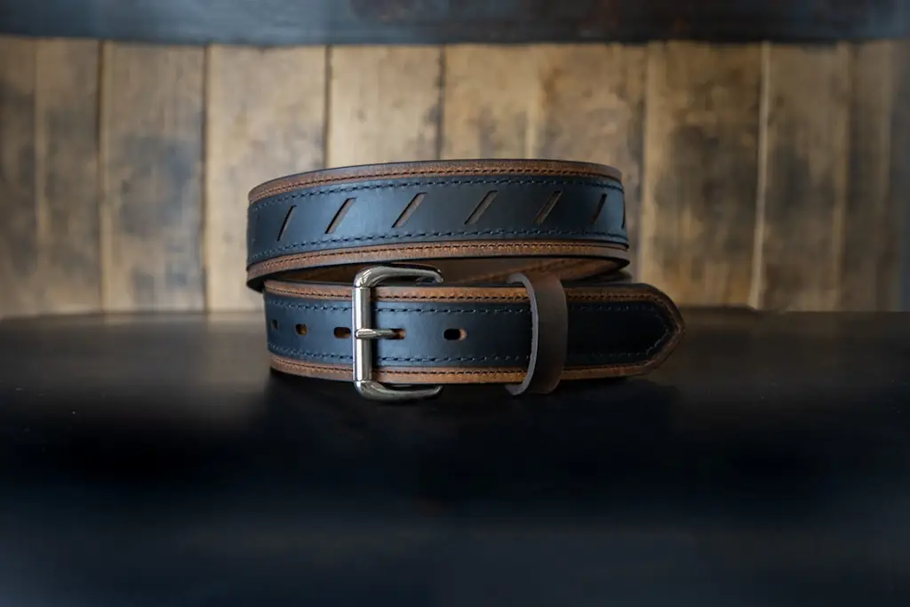 Canvas belt with double D-ring closure